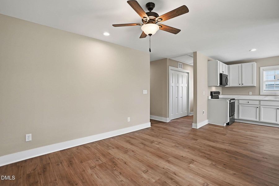 1107 N John St-9 1107 N John St-9