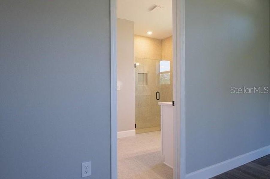Spacious, unfurnished interior of a new home in , Ocala (Image 5).