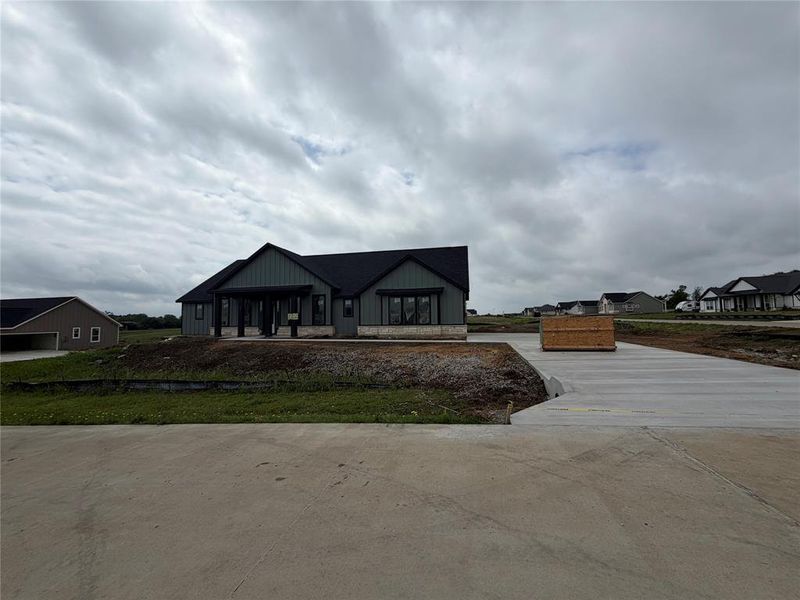 Modern farmhouse with a porch Modern farmhouse with a porch
