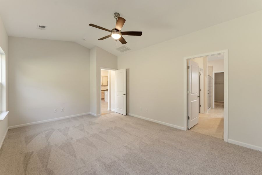 Spacious, unfurnished interior of a new home in Landmark Commons, Boiling Springs (Image 21).