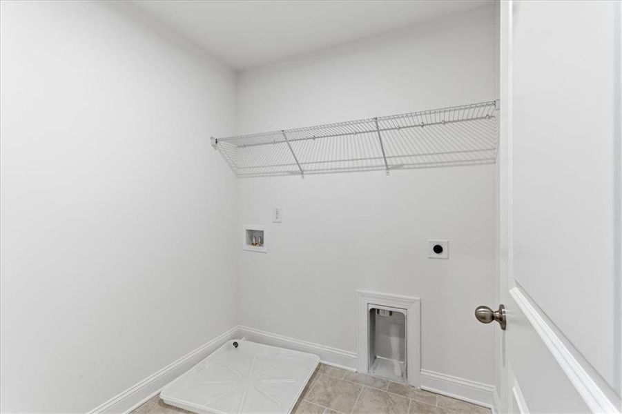 Spacious, unfurnished interior of a new home in The Estates at Hurricane Pointe, Douglasville (Image 49).