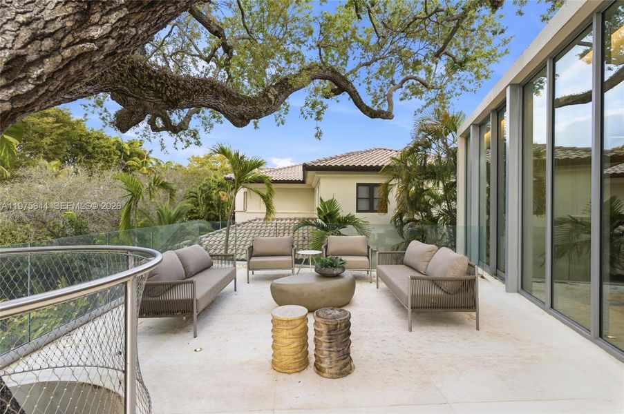 Exterior details and patio area of a home in , Miami (Image 36).