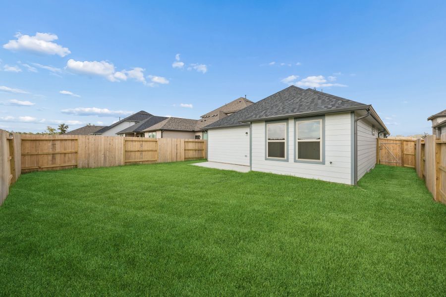 Exterior details and patio area of a home in Riviera Pines, Huffman (Image 3).