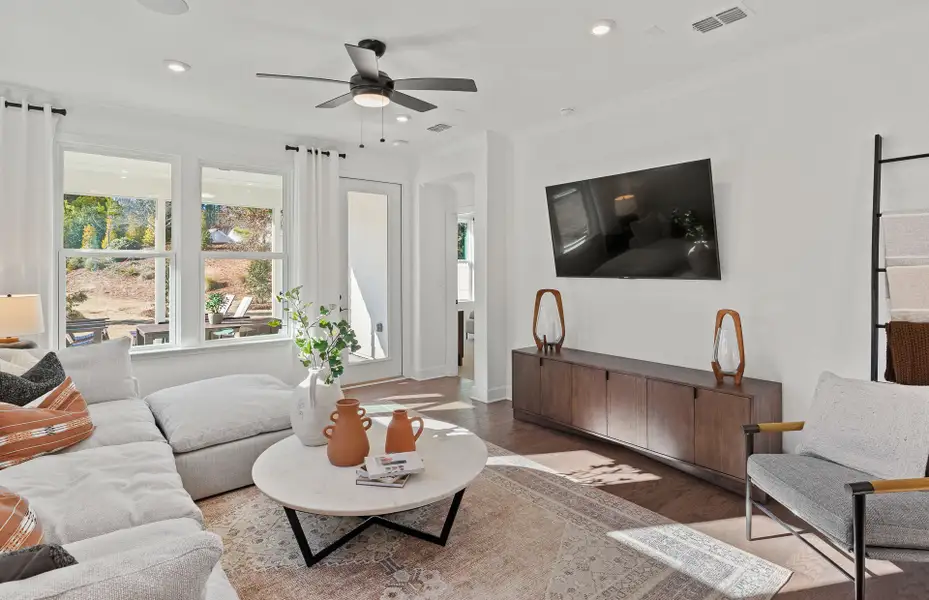 Representative furnished interior of a home built from the Hallmark by Del Webb in Del Webb Southern Oaks, Newnan (Image 20).