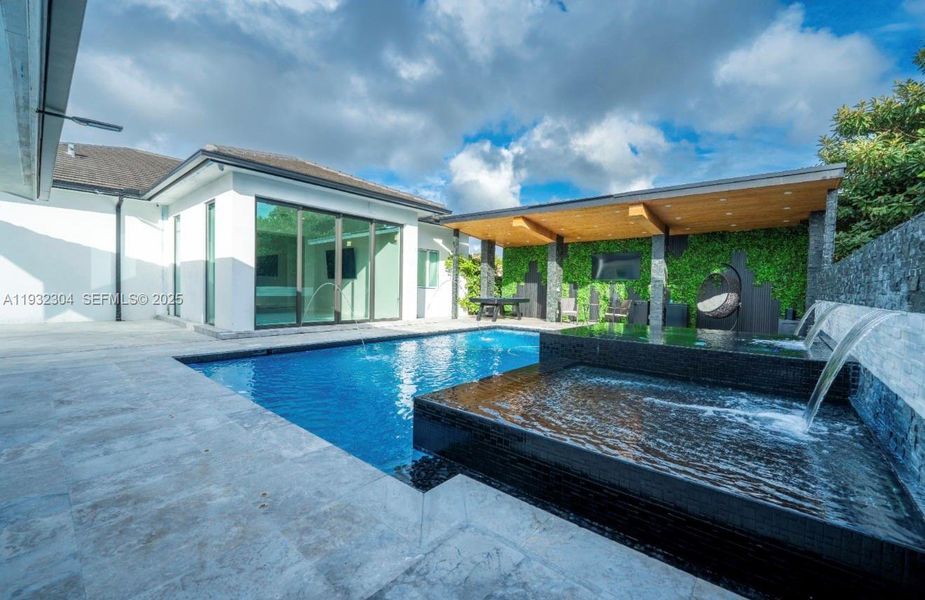 Exterior details and patio area of a home in , Miami (Image 27).