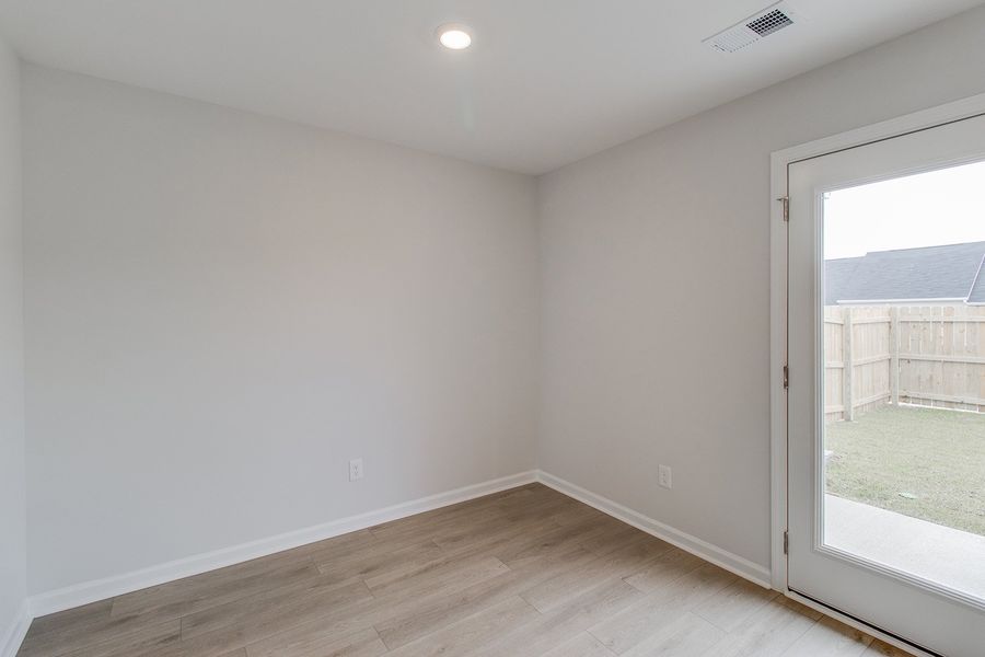 Spacious, unfurnished interior of a new home in Astoria, Columbia (Image 16).