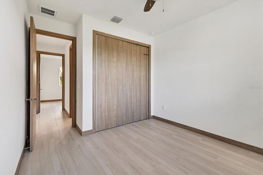 Spacious, unfurnished interior of a new home in , Rotonda West (Image 30).