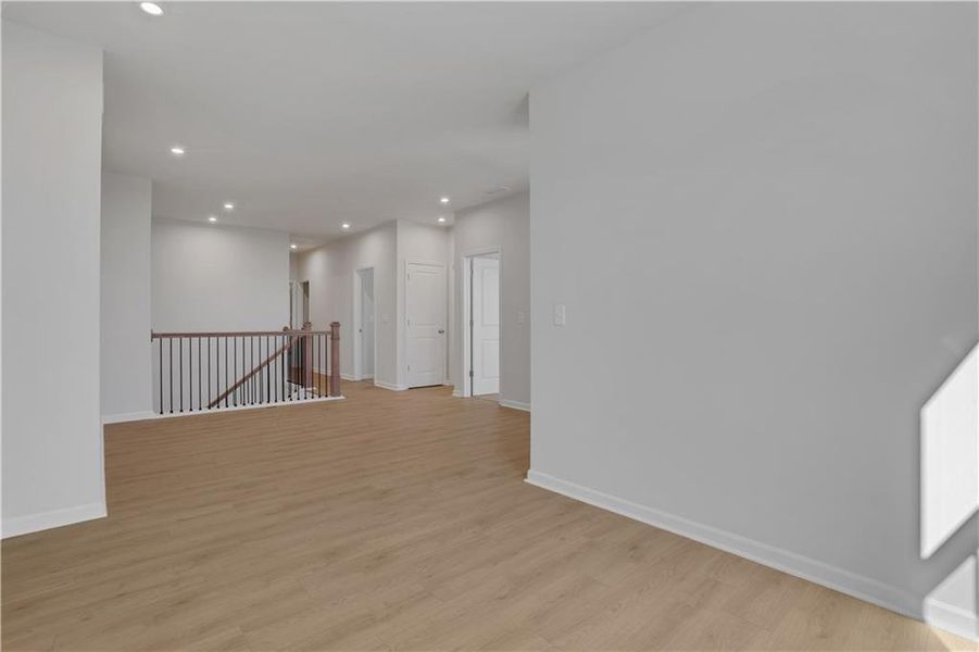 Spacious, unfurnished interior of a new home in Cambridge at Steels Bridge, Canton (Image 24).