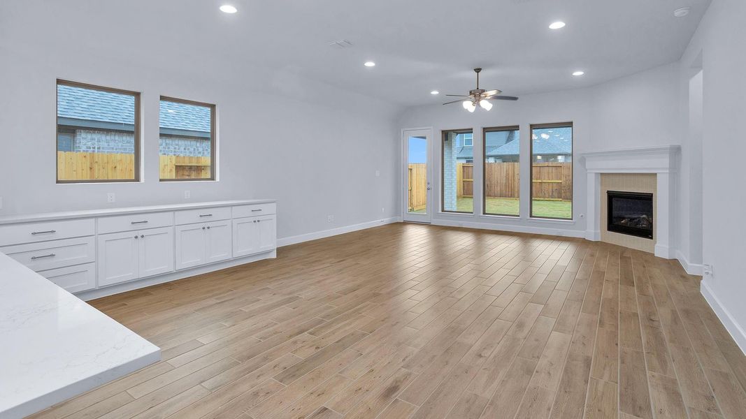 Spacious, unfurnished interior of a new home in Riceland, Mont Belvieu (Image 12).
