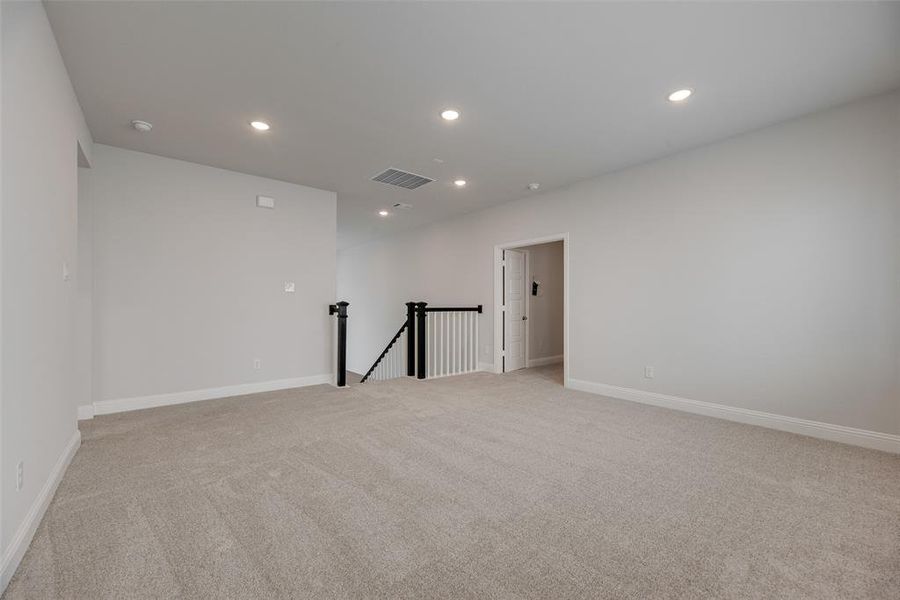Spacious, unfurnished interior of a new home in Bayside, Rowlett (Image 22).