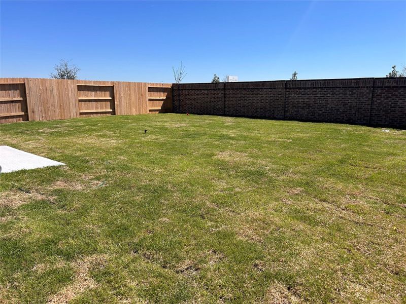 Exterior details and patio area of a home in Sunterra Lakes, Brookshire (Image 3).