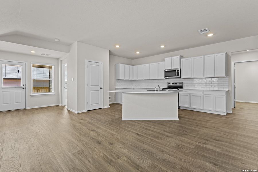 Spacious, unfurnished interior of a new home in High Garden, Comfort (Image 19).