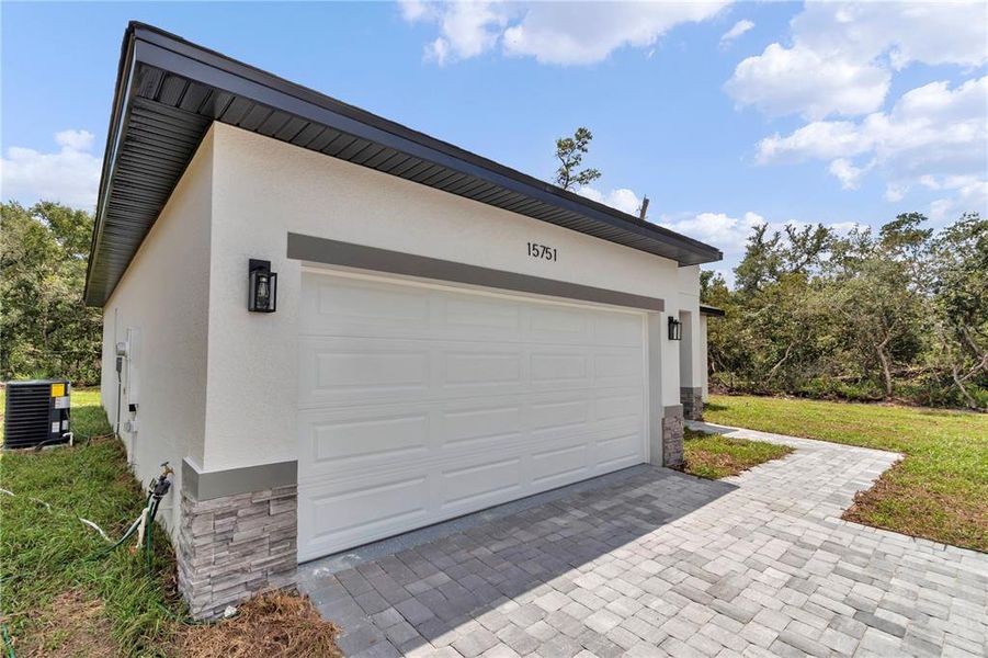 Exterior details and patio area of a home in , Ocala (Image 29).