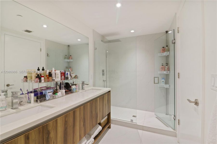 Furnished interior view inside a new home in Alana Bay Harbor Islands, Bal Harbour (Image 16).