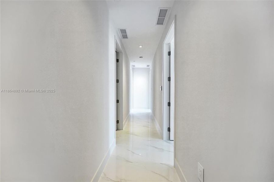 Spacious, unfurnished interior of a new home in Aria Reserve, Miami (Image 28).