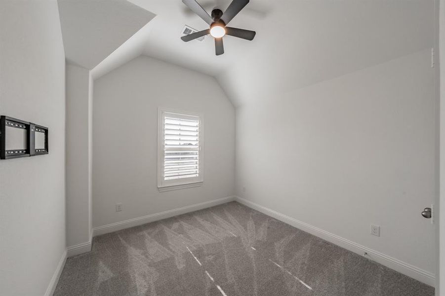 Spacious, unfurnished interior of a new home in Pecan Square, Northlake (Image 26).