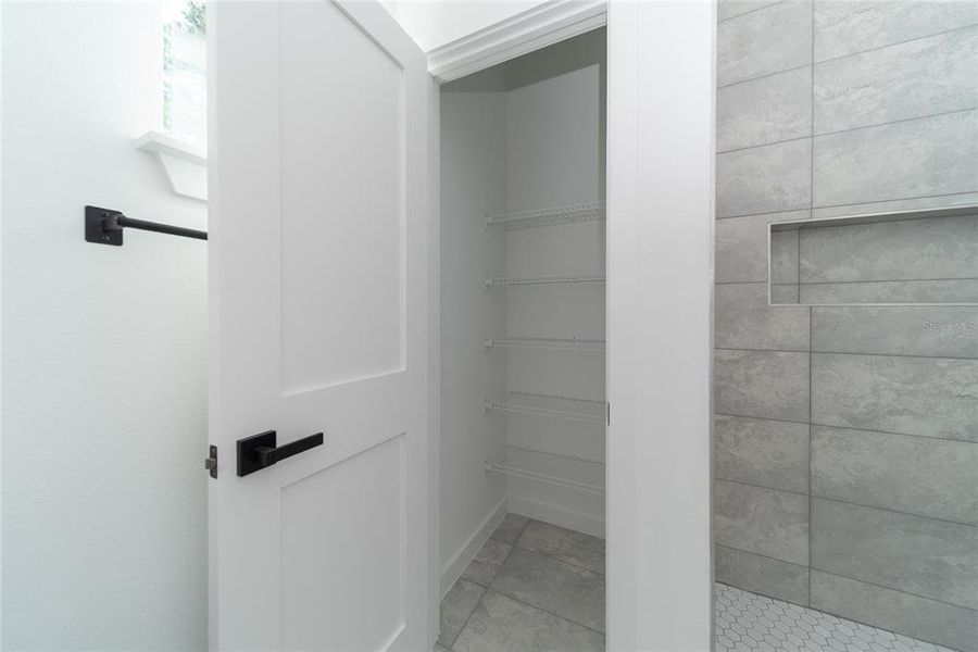 Close-up of interior finishes inside a home in , Dunnellon (Image 18). Close-up of interior finishes inside a home in , Dunnellon (Image 18).