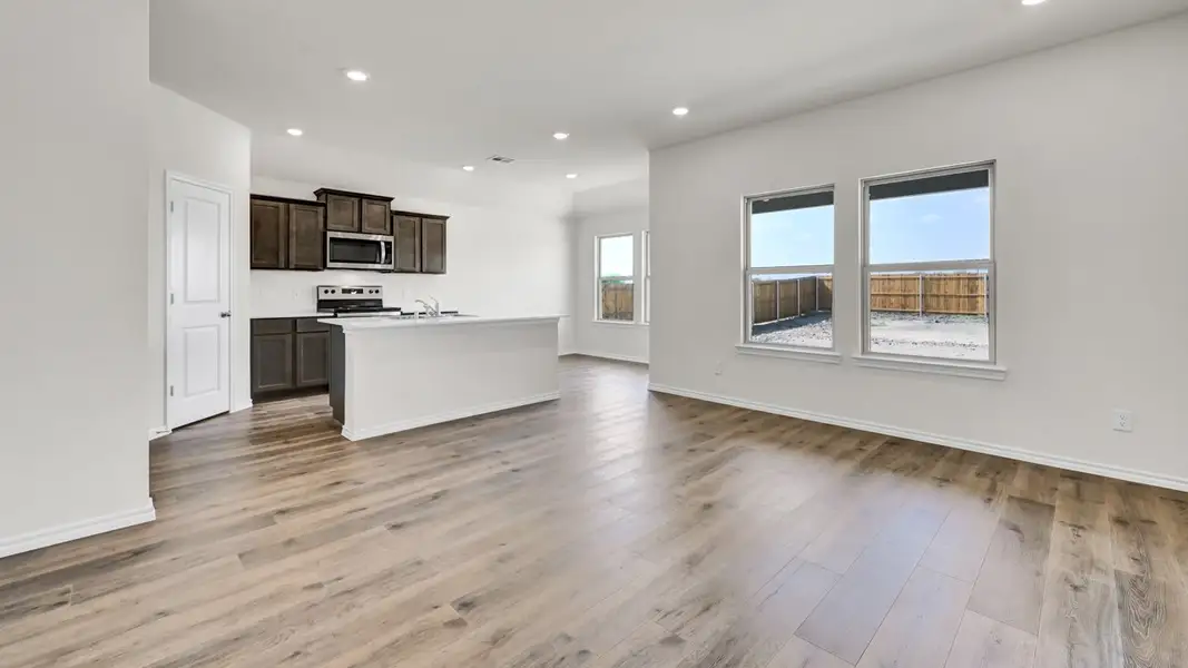 Spacious, unfurnished interior of a new home in Riverfield, Josephine (Image 22).