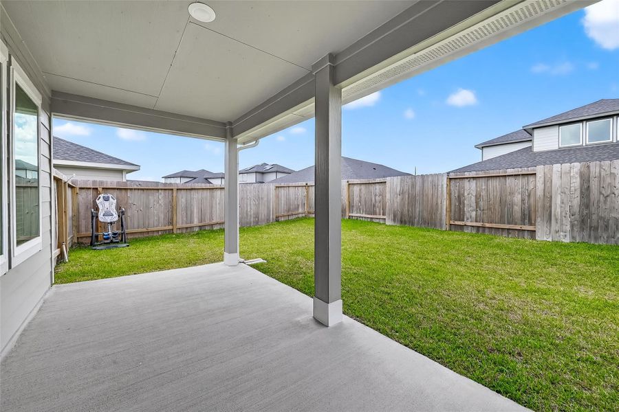 Exterior details and patio area of a home in Evergreen, Rosenberg (Image 24).