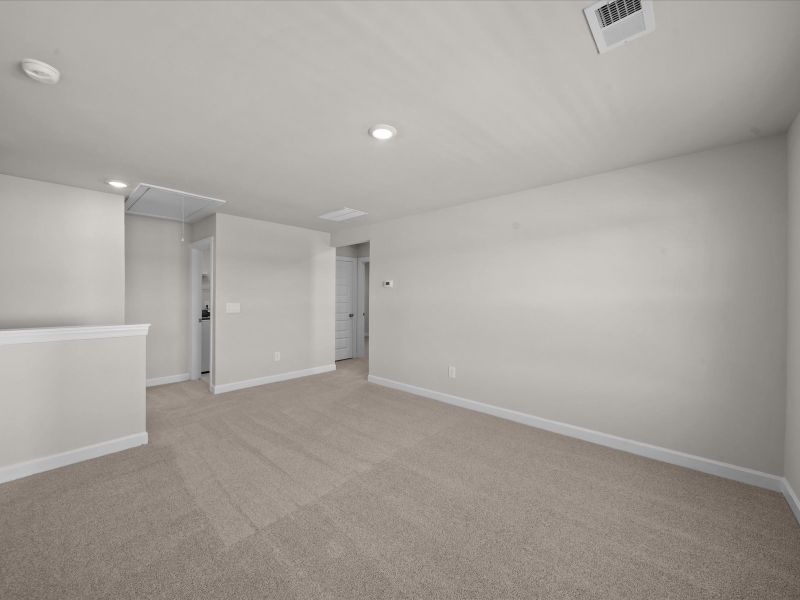 Spacious, unfurnished interior of a new home in Vickery Station, Woodruff (Image 13).