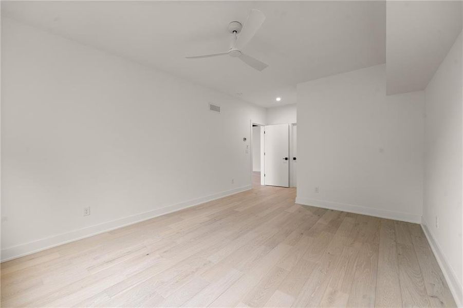 Spacious, unfurnished interior of a new home in , Roswell (Image 27).