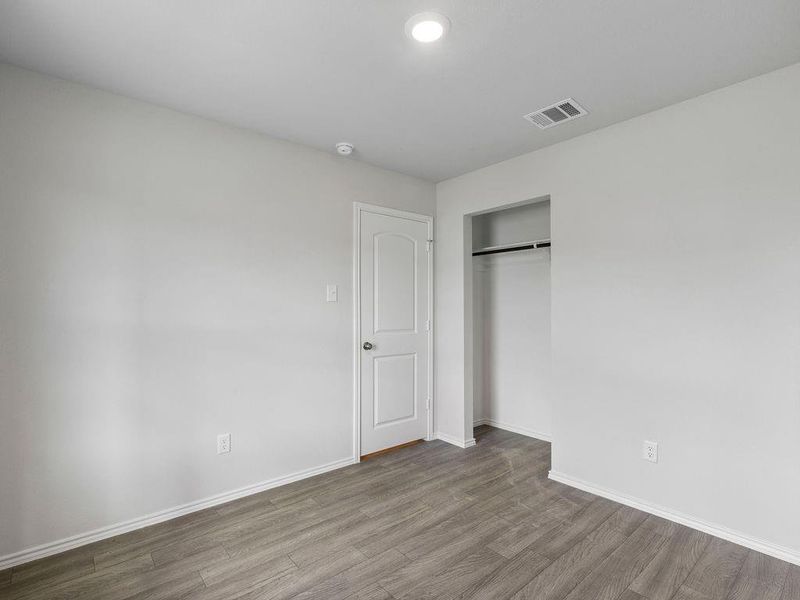 Spacious, unfurnished interior of a new home in , Lufkin (Image 15).