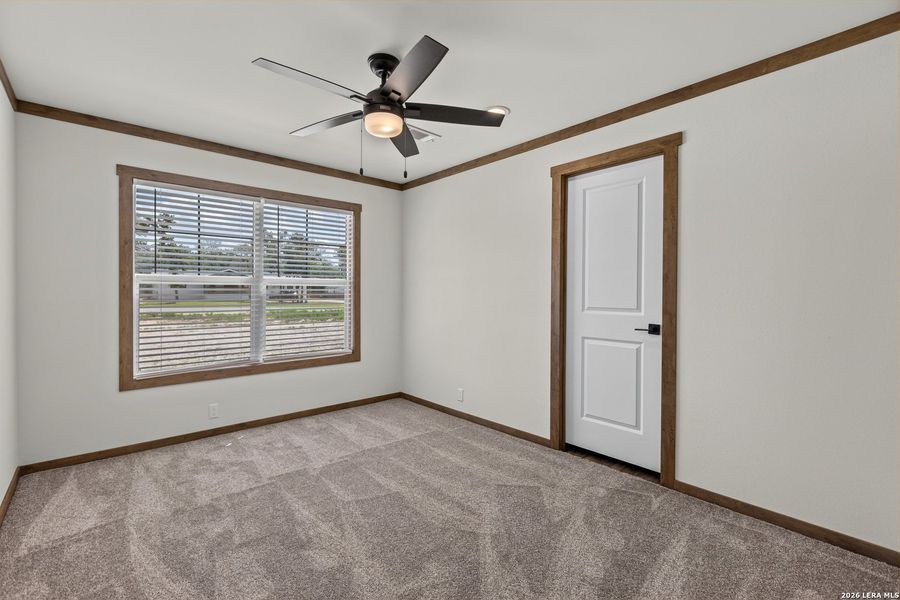 Spacious, unfurnished interior of a new home in , La Vernia (Image 11).
