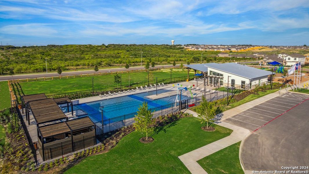 Community amenities in Avenida, Converse (Image 27).