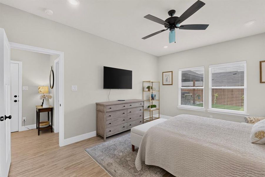 Furnished interior view inside a new home in , Burleson (Image 33).