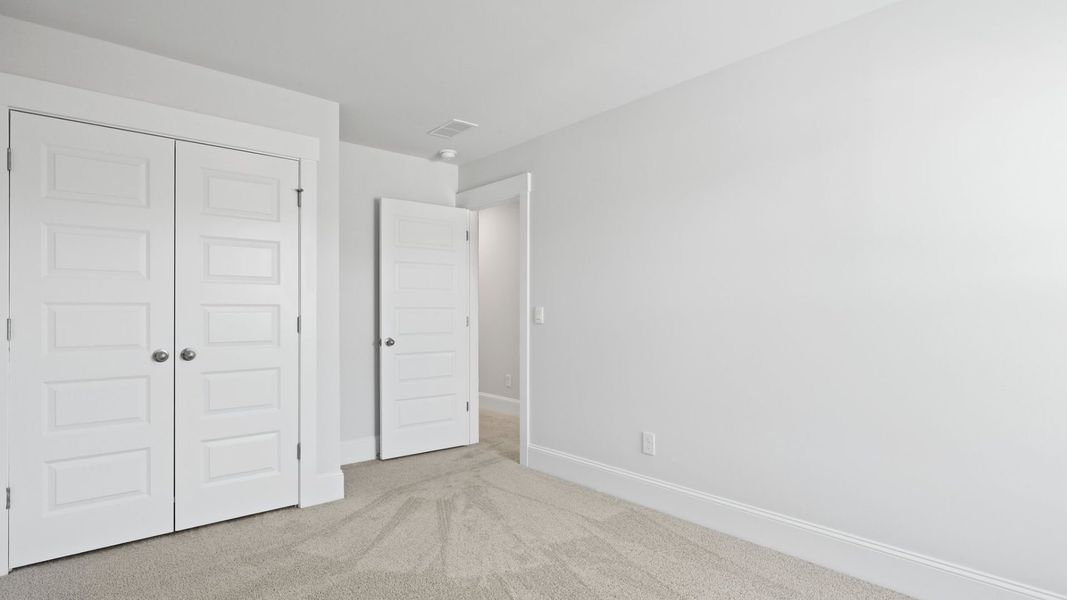 Spacious, unfurnished interior of a new home in Sheep Island, Summerville (Image 23).