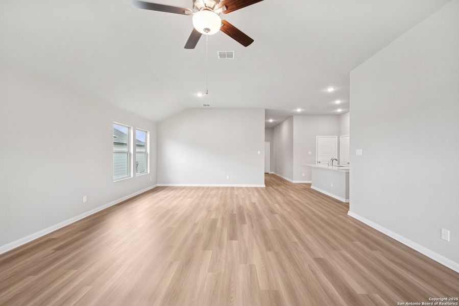 Spacious, unfurnished interior of a new home in Greenspoint Heights, Seguin (Image 26).