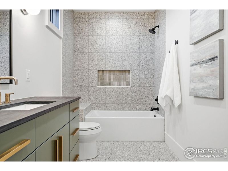 Custom Designed Tile w/ Large Soaking Tub