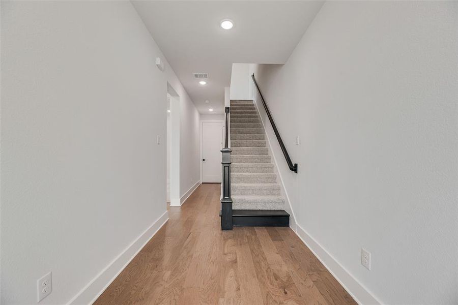 Spacious, unfurnished interior of a new home in Collin Creek, Plano (Image 11). Spacious, unfurnished interior of a new home in Collin Creek, Plano (Image 11).