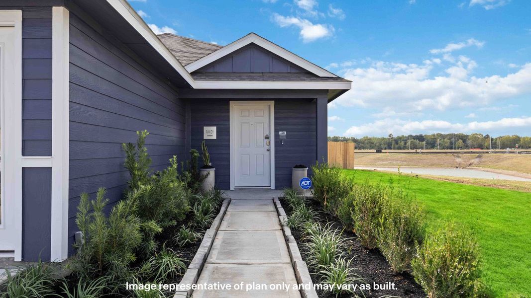 Exterior details and patio area of a home in Deer Meadows, Odessa (Image 3).