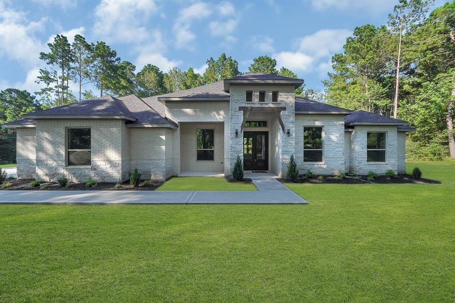 Welcome HOME to this BEAUTIFUL cusone home on 1 acre!