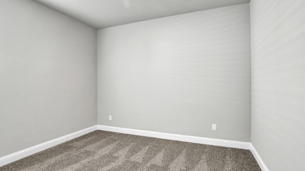 Spacious, unfurnished interior of a new home in Eagle Creek, Denton (Image 24).
