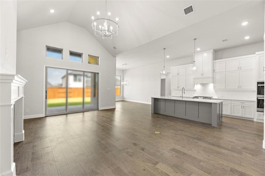 09. 1531 Fairmont - Family 09. 1531 Fairmont - Family