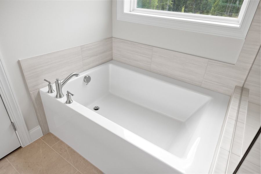 Representative interior finishes for a home built from the The Chandler by RobuckHomes in Baylee Ridge, Selma (Image 126).