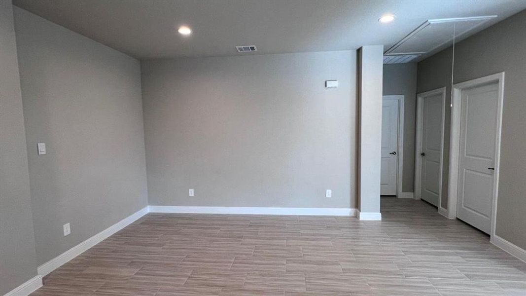 Spacious, unfurnished interior of a new home in Bluestem, Rhome (Image 12).