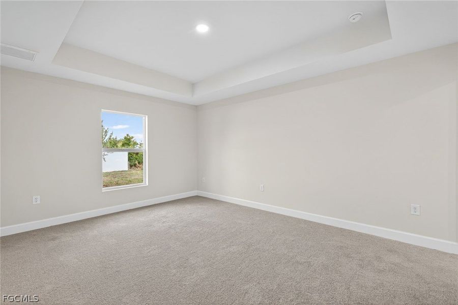 Spacious, unfurnished interior of a new home in Cape Coral, Cape Coral (Image 27).