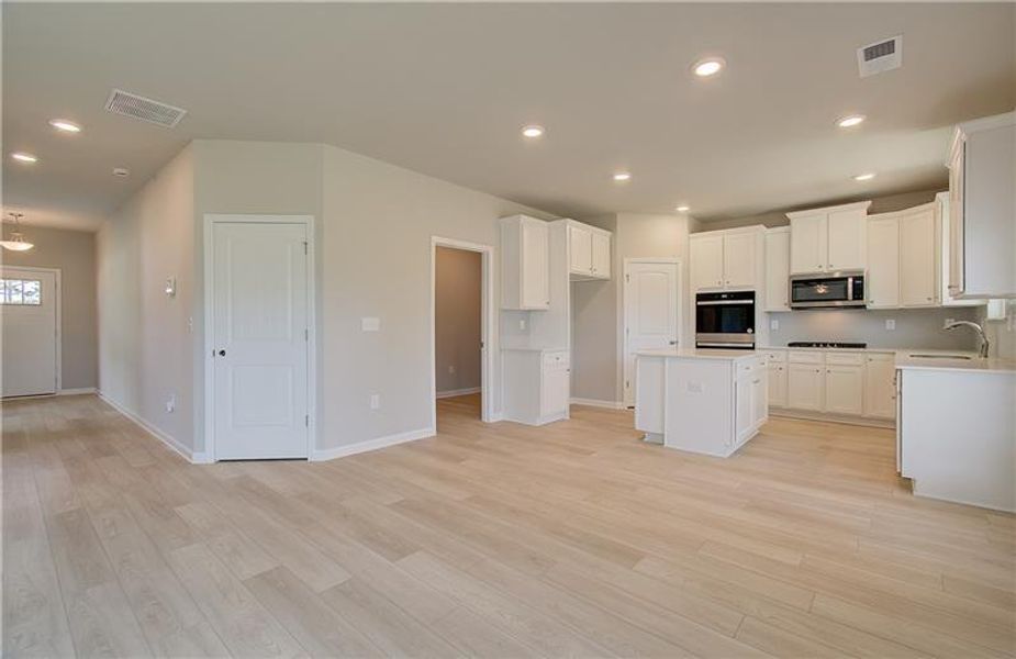Spacious, unfurnished interior of a new home in Cooper Park, McDonough (Image 19).
