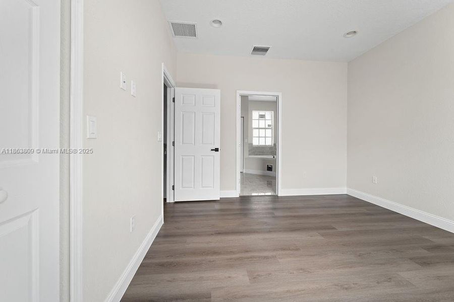 Spacious, unfurnished interior of a new home in , Tamarac (Image 14).