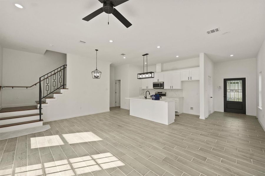 Spacious, unfurnished interior of a new home in , Houston (Image 27).