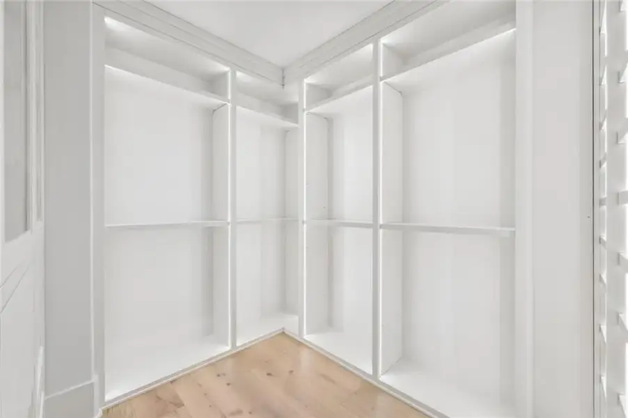 Spacious, unfurnished interior of a new home in , Alpharetta (Image 83).