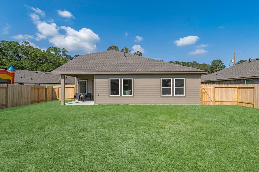 Exterior details and patio area of a home in Springwood, Beaumont (Image 3).