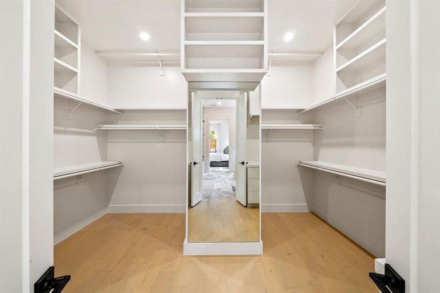 Spacious, unfurnished interior of a new home in , Dallas (Image 37). Spacious, unfurnished interior of a new home in , Dallas (Image 37).