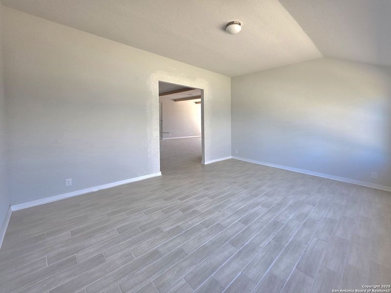 Spacious, unfurnished interior of a new home in The Heritage at Saddlebrook Ranch 70's, Schertz (Image 13).