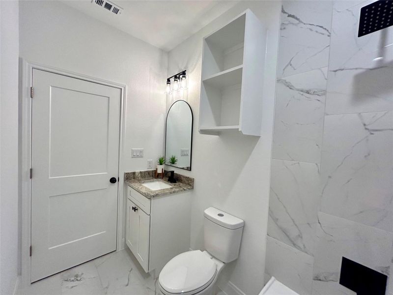 Secondary bathroom. Secondary bathroom.