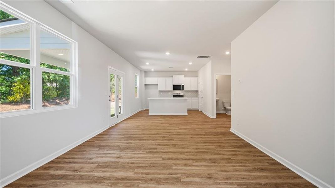 Spacious, unfurnished interior of a new home in Kingston Ranch at Lake Oconee, Buckhead (Image 23). Spacious, unfurnished interior of a new home in Kingston Ranch at Lake Oconee, Buckhead (Image 23).
