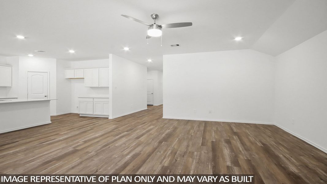 Spacious, unfurnished interior of a new home in River Ranch Meadows, Dayton (Image 14).